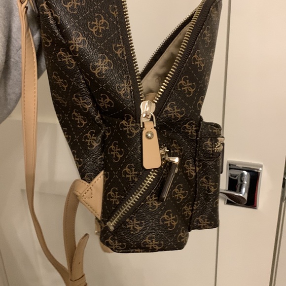 GUESS mini backpack - Picture 5 of 7